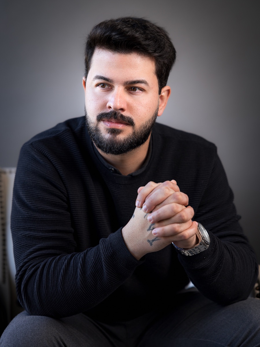 Retrato profissional do especialista em visagismo masculino